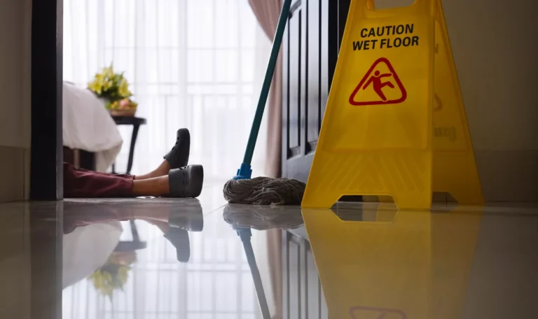 maid-slipped-on-wet-floor-and-laying-down-2021-08-26-15-46-09-utc_comp.jpg