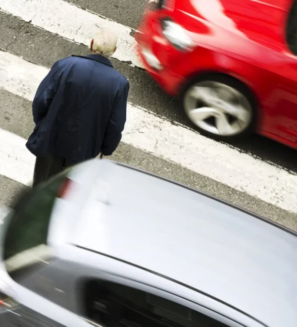 Pedestrian crossing street before a serious pedestrian accident